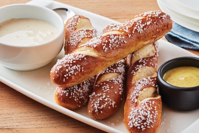 Applebee's Brew Pub Pretzels & Beer Cheese Dip